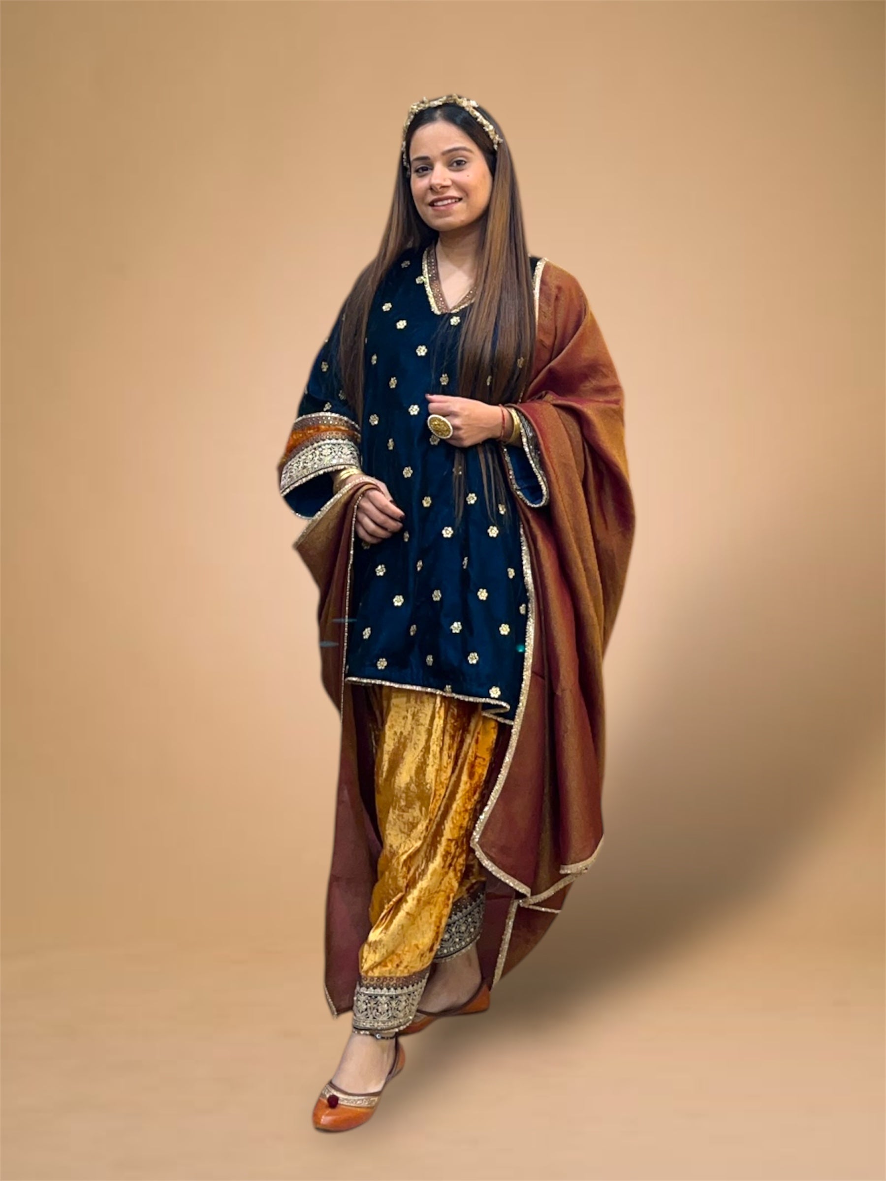 Fardifa Velvet Choga Set