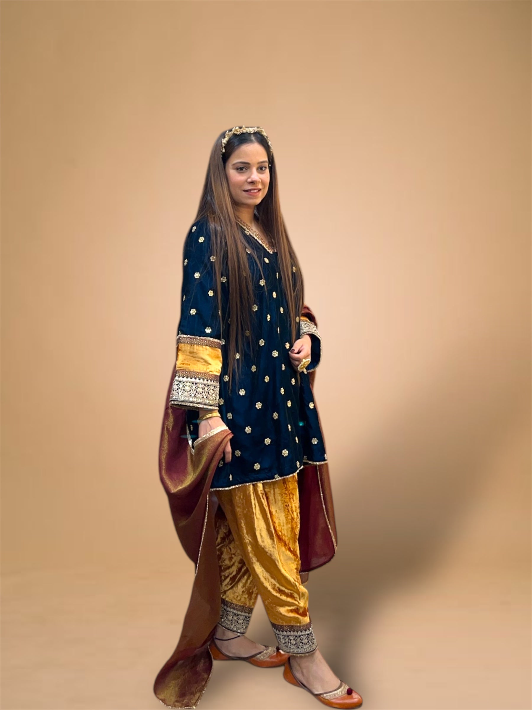 Fardifa Velvet Choga Set